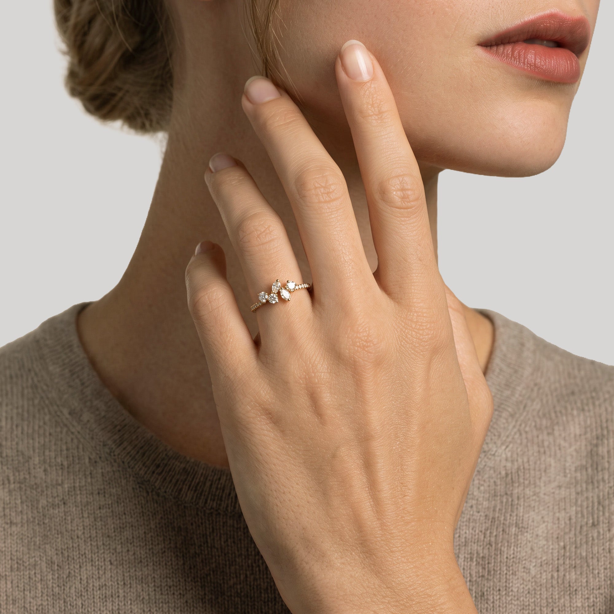 Petite Midnight Blossom - oro rojo 18k