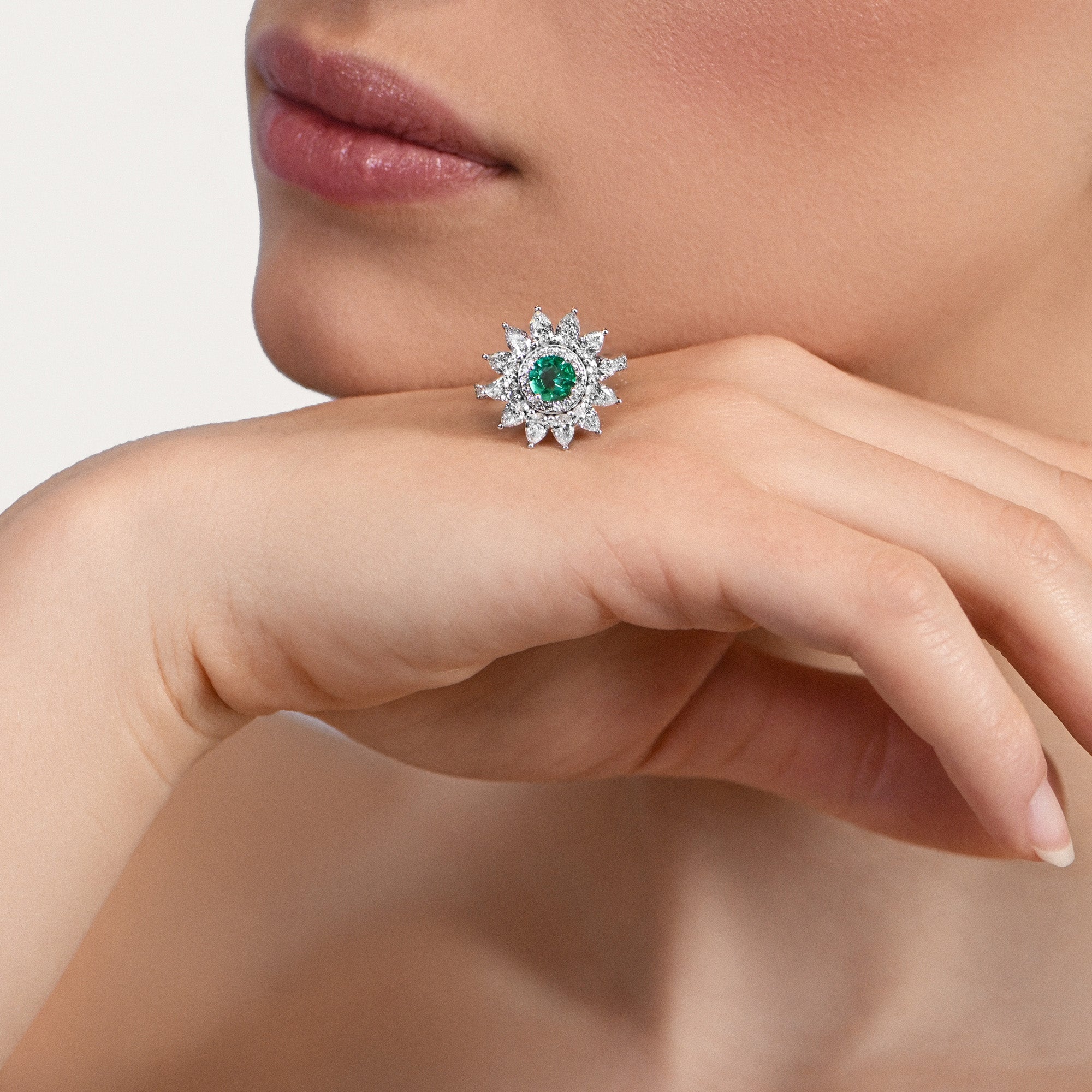 The fantastic Blooming Flower - oro blanco 18k