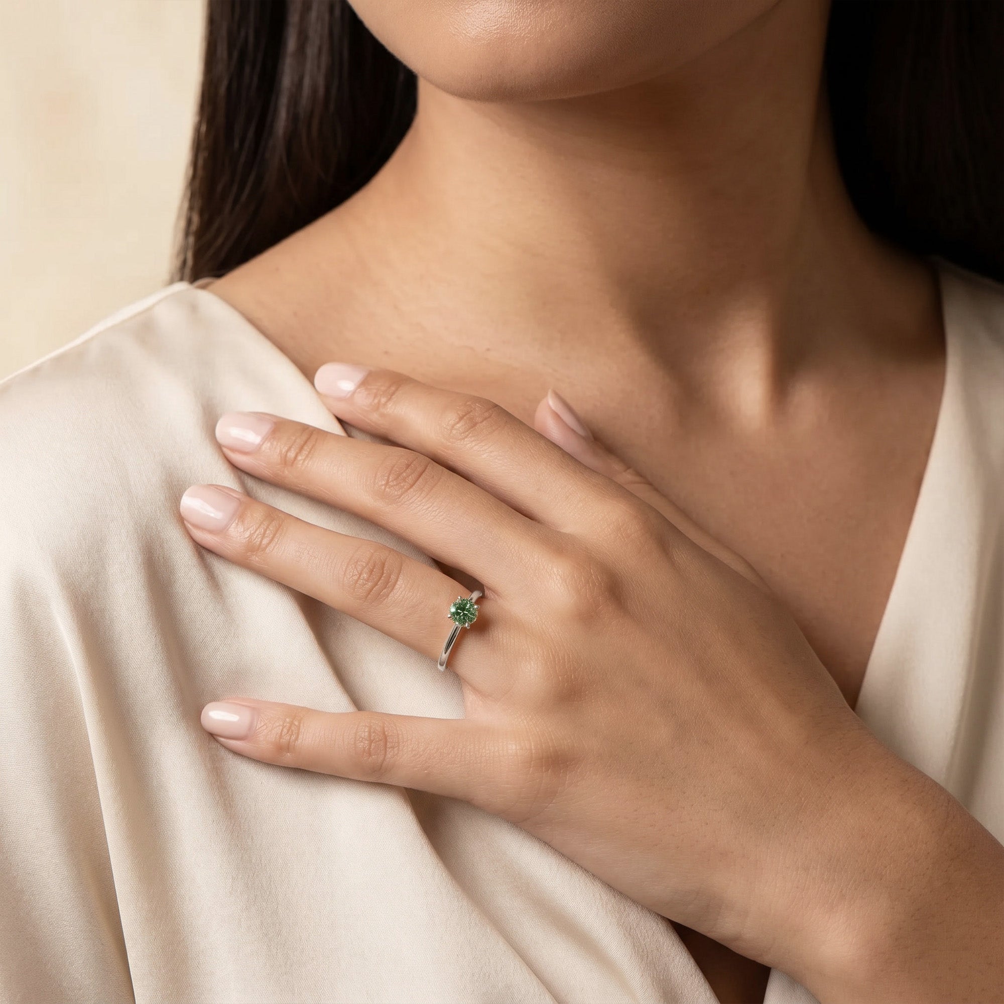The V-Shape L Green 0.50 quilates - oro blanco 18k