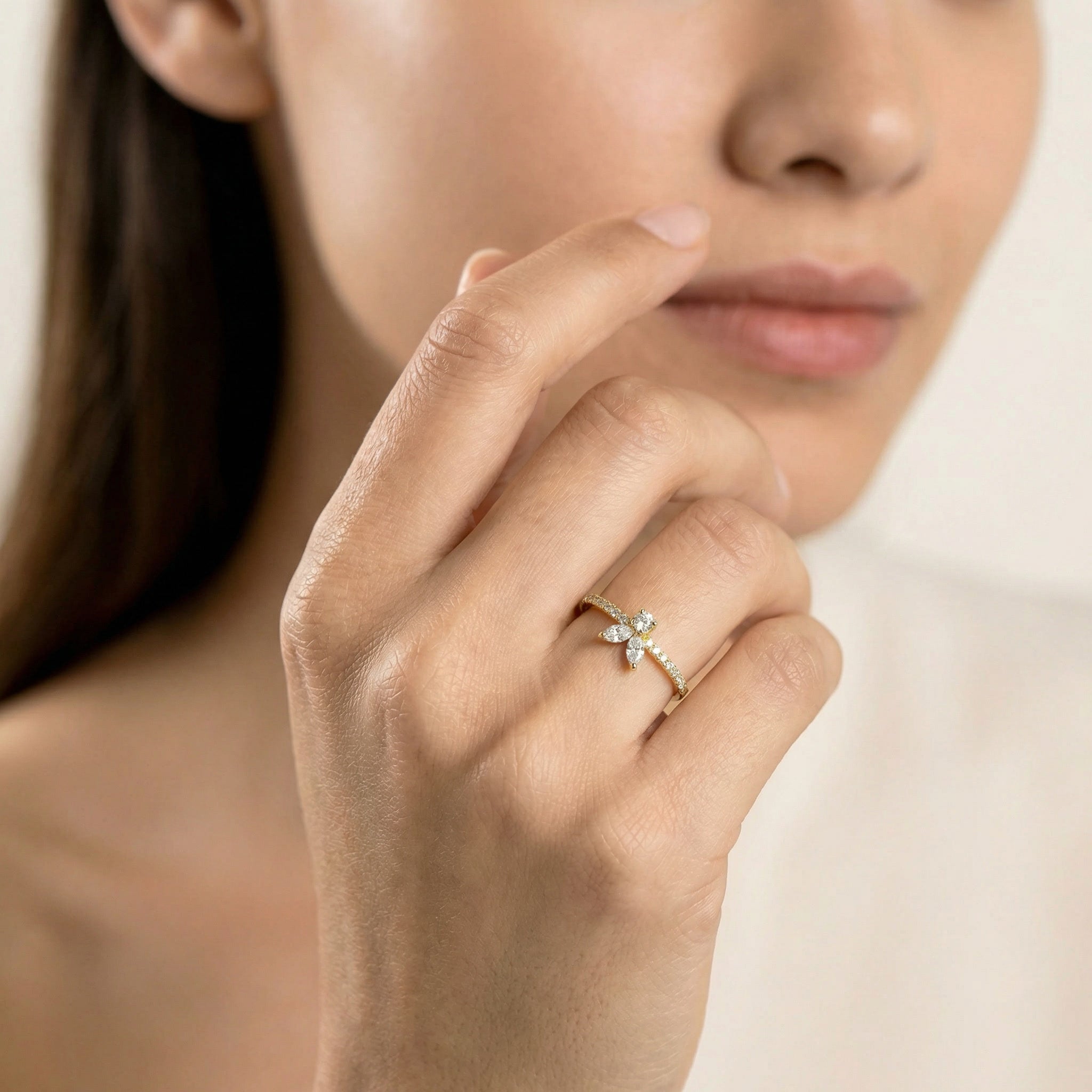 The Fancy Little Bee 0.39 Karat - Gelbgold 18K