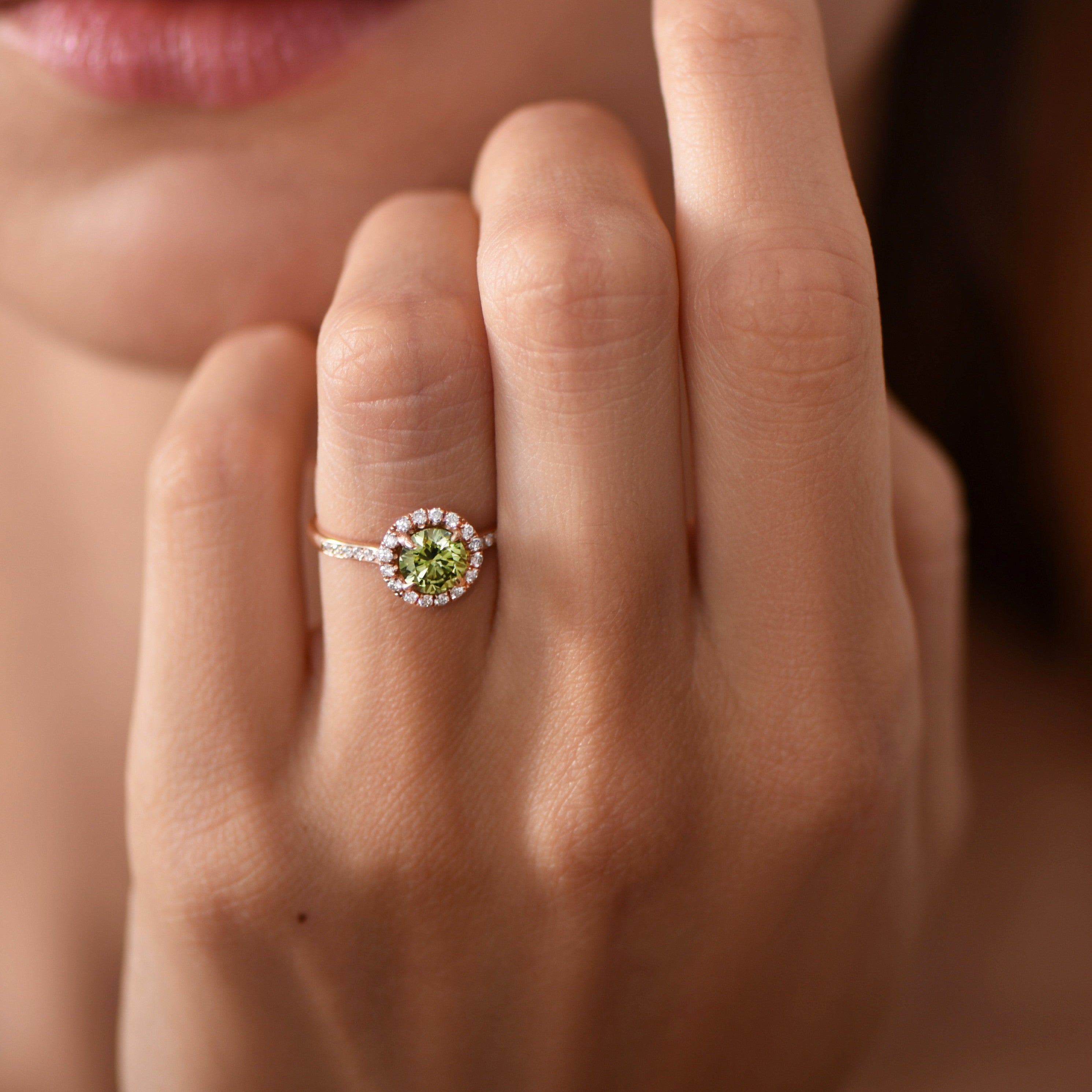 The Fancy Funkee Girl Green 0.75 carats - Red Gold 18k