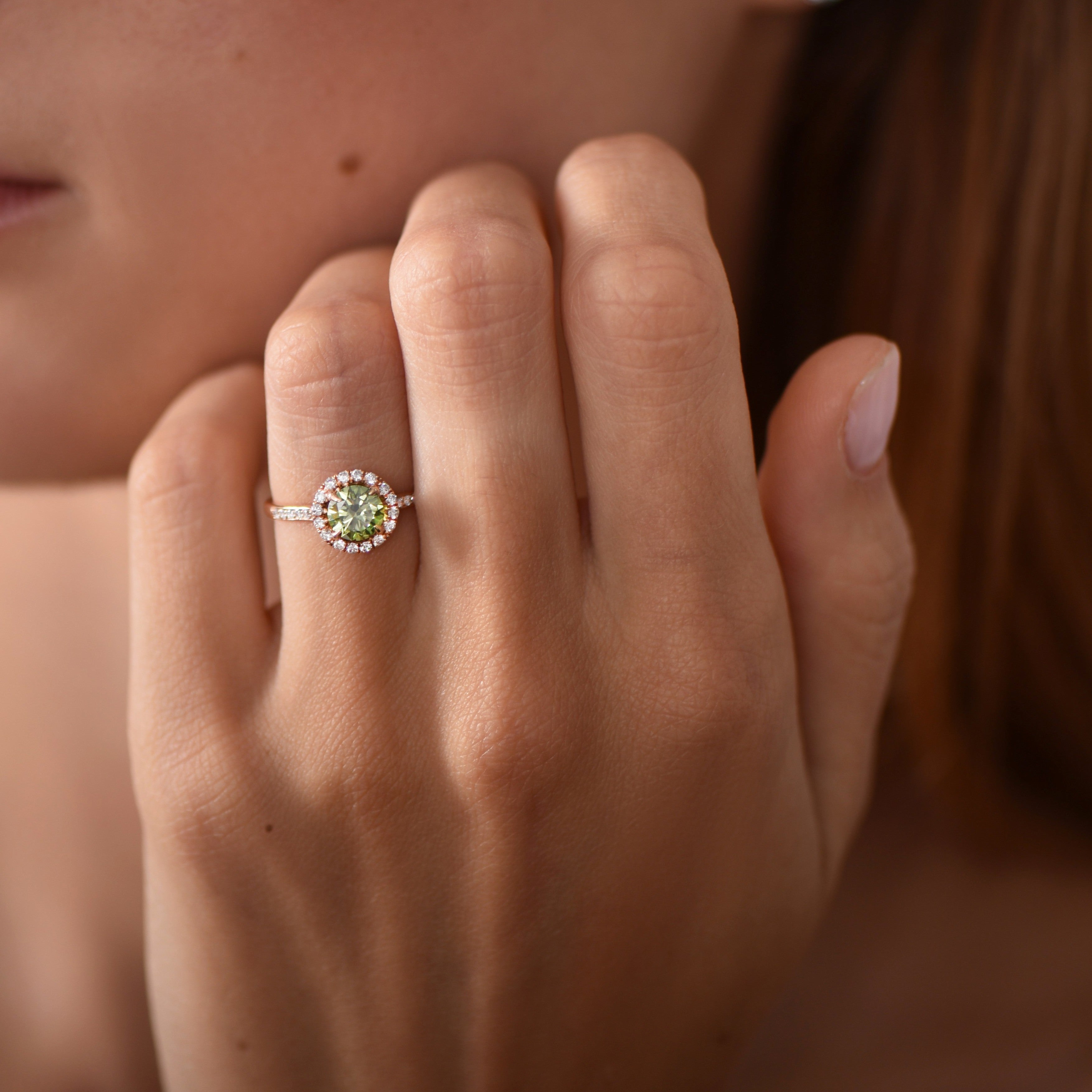 The Fancy Funkee Girl Green 0.75 carat - or rouge 18k