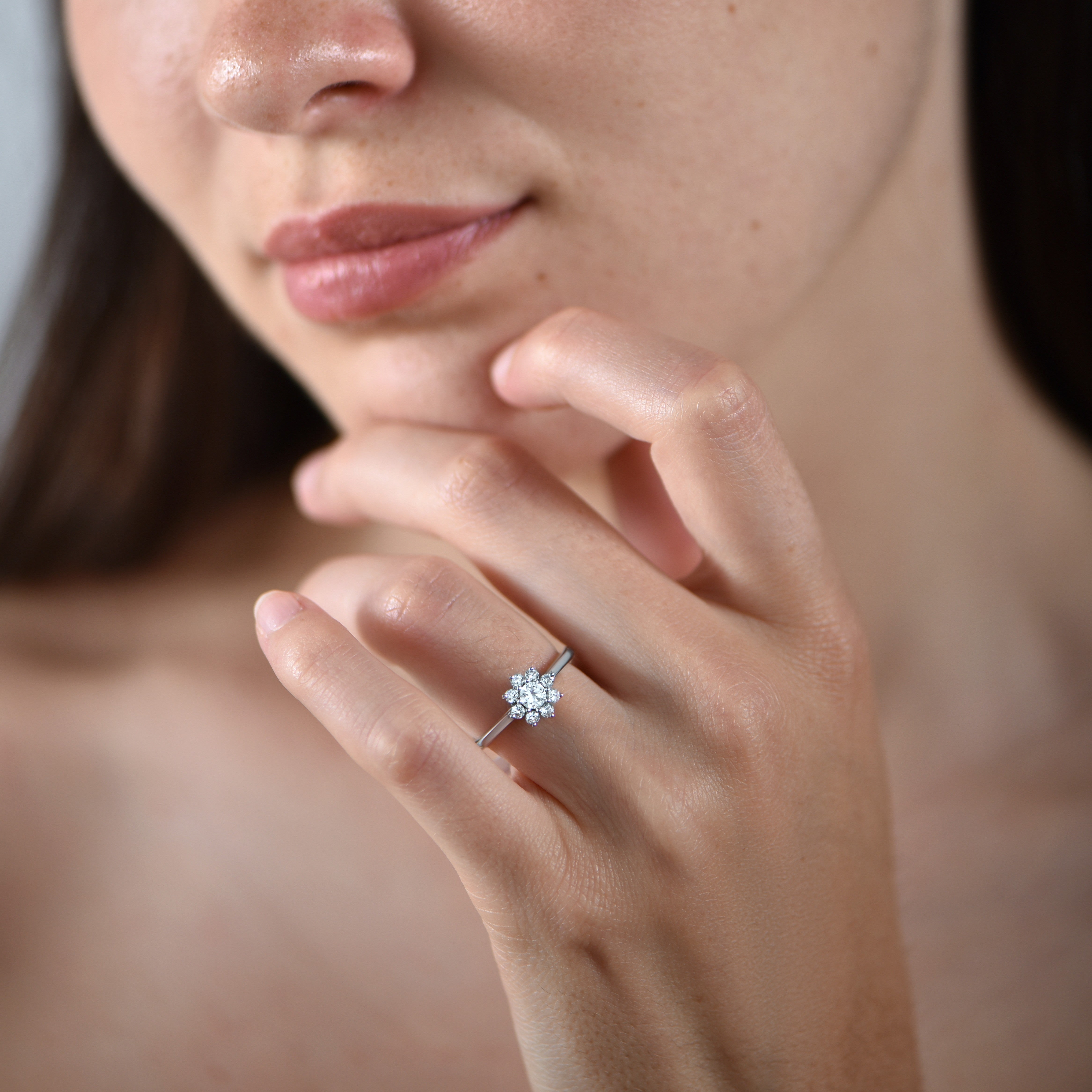 The Little Blooming Flower 0.10 carats - Platinum 950