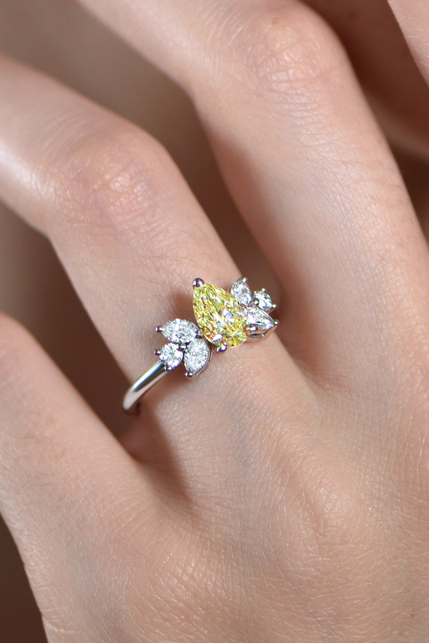 The Fantastic Little Bees 1.00 carats - white gold 18k