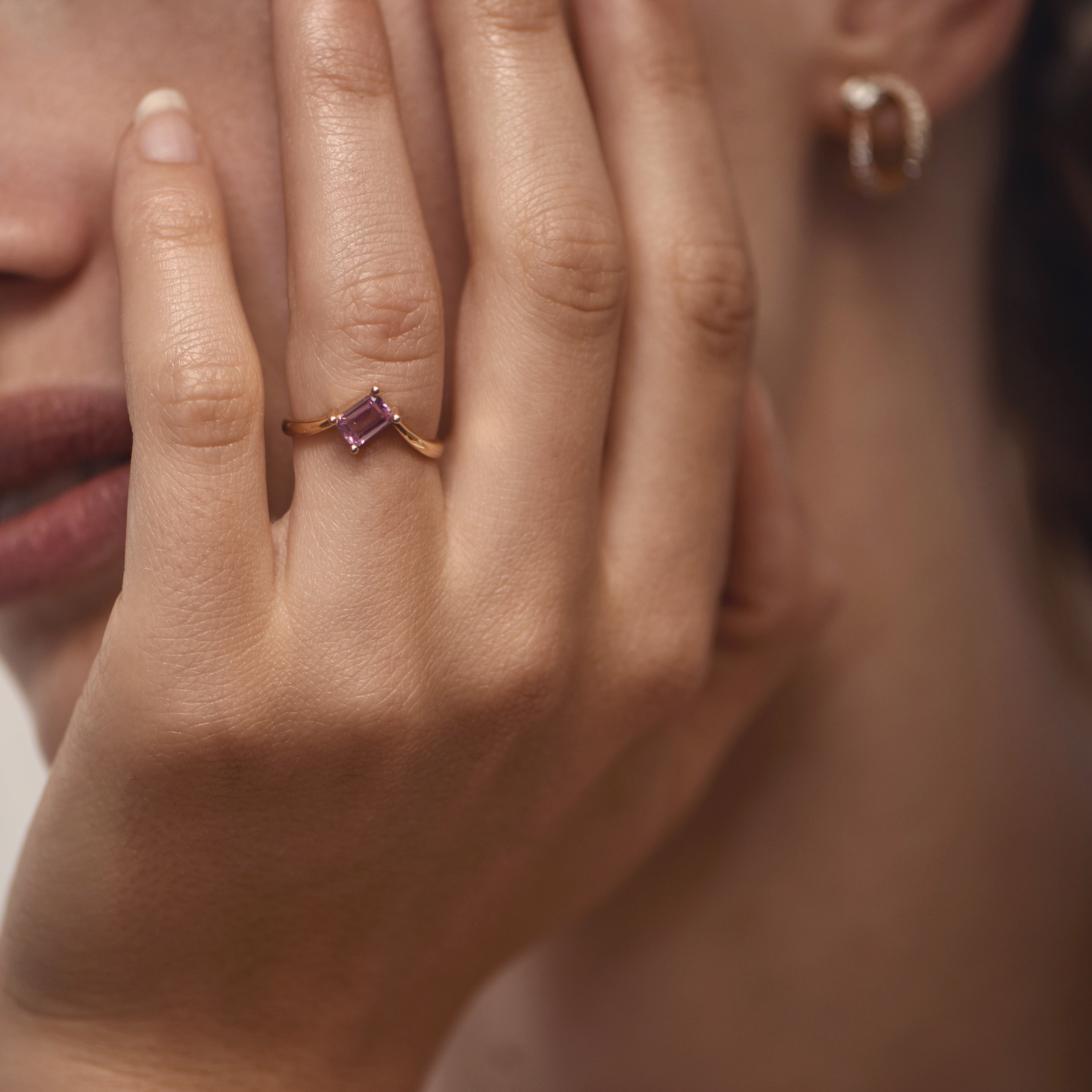 Ice Skating Girl medium M pink 0.75 carats - or janue 18k – Anillo de compromiso oro 18k – vista portada