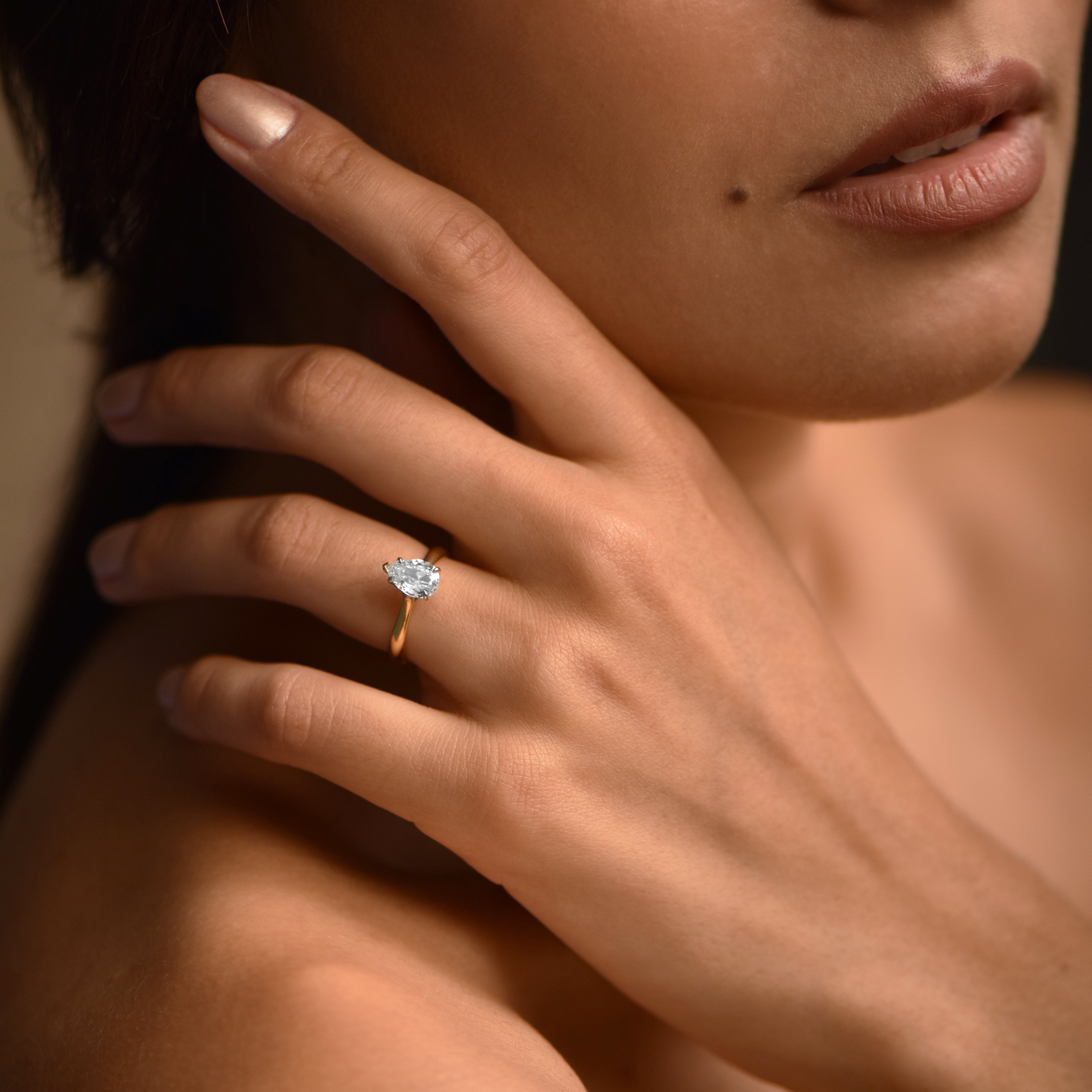 Tear of Joy - 1.00 carat - yellow gold 18k – Engagement Ring gold 18k – Worn view