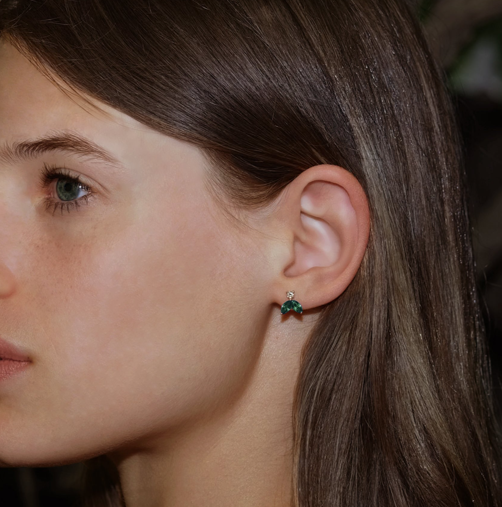 Earring Little Bees verte 1.00 carats - whitegold 18k – Earrings gold 18k – Side view