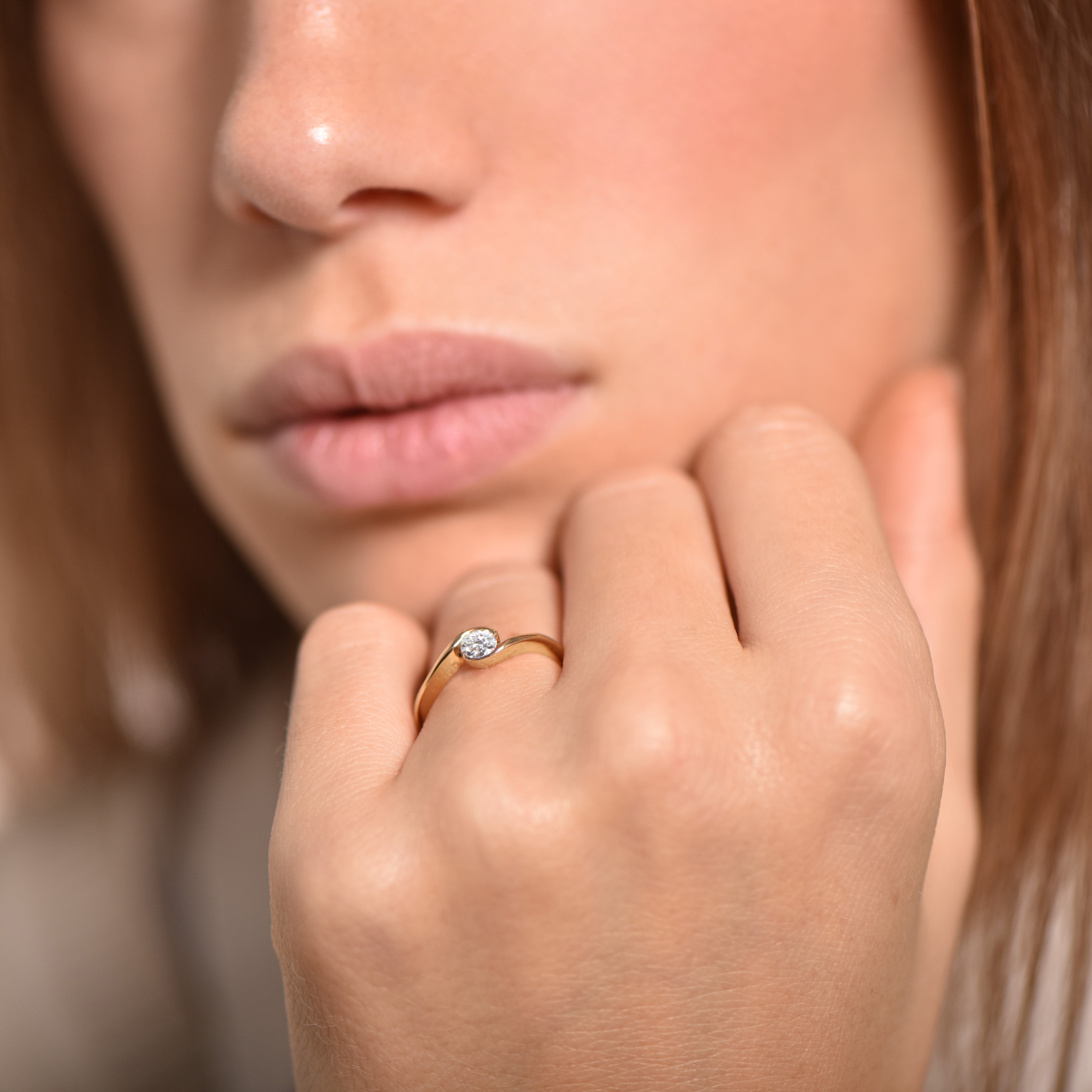 Un Petit Twist 0.25 carats - oro amarillo 18k – Anillo de compromiso oro 18k – vista frontal