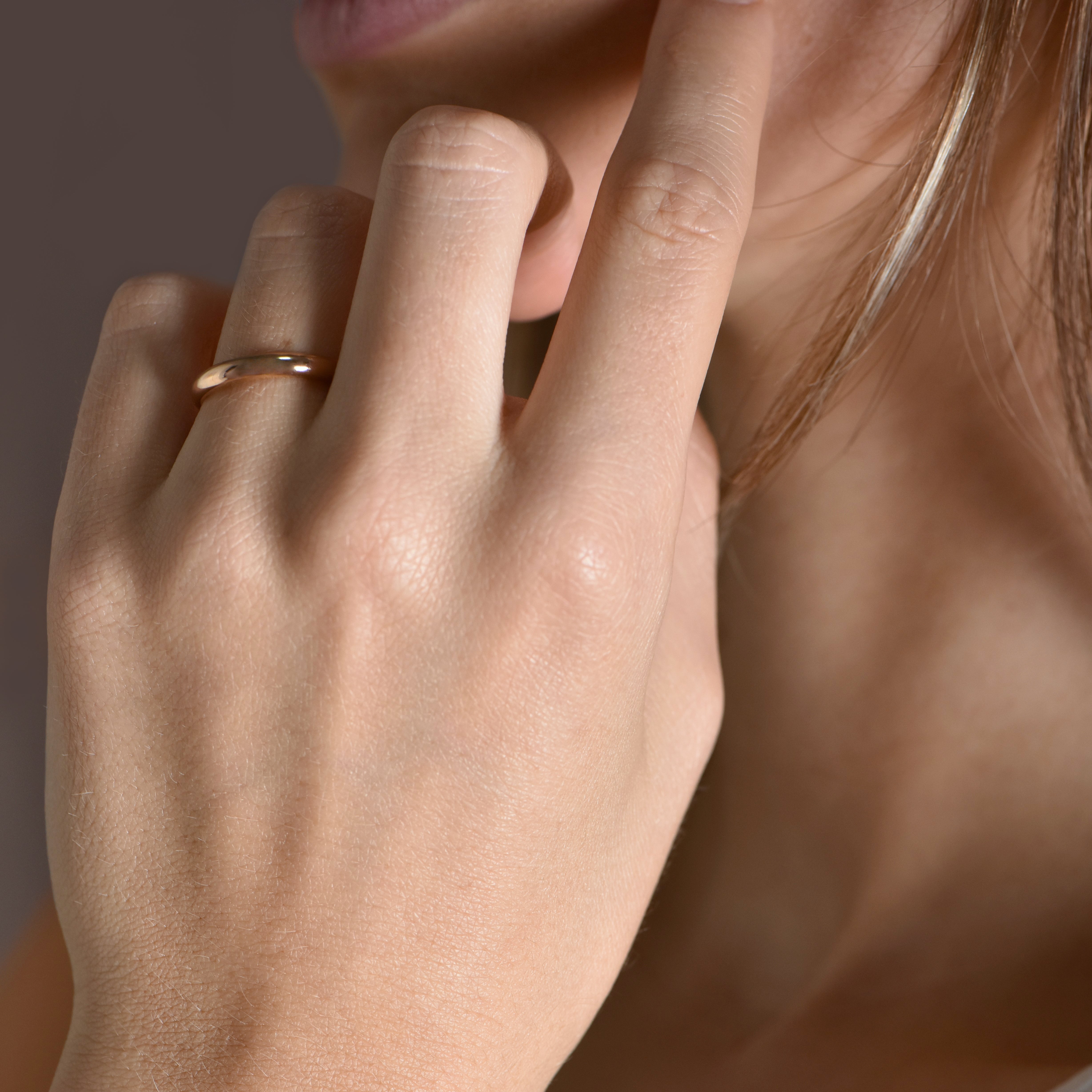 The Curvy 3.0 mm - Rotgold 18k – Trauring AGUAdeORO Gold 18k – Vorderansicht