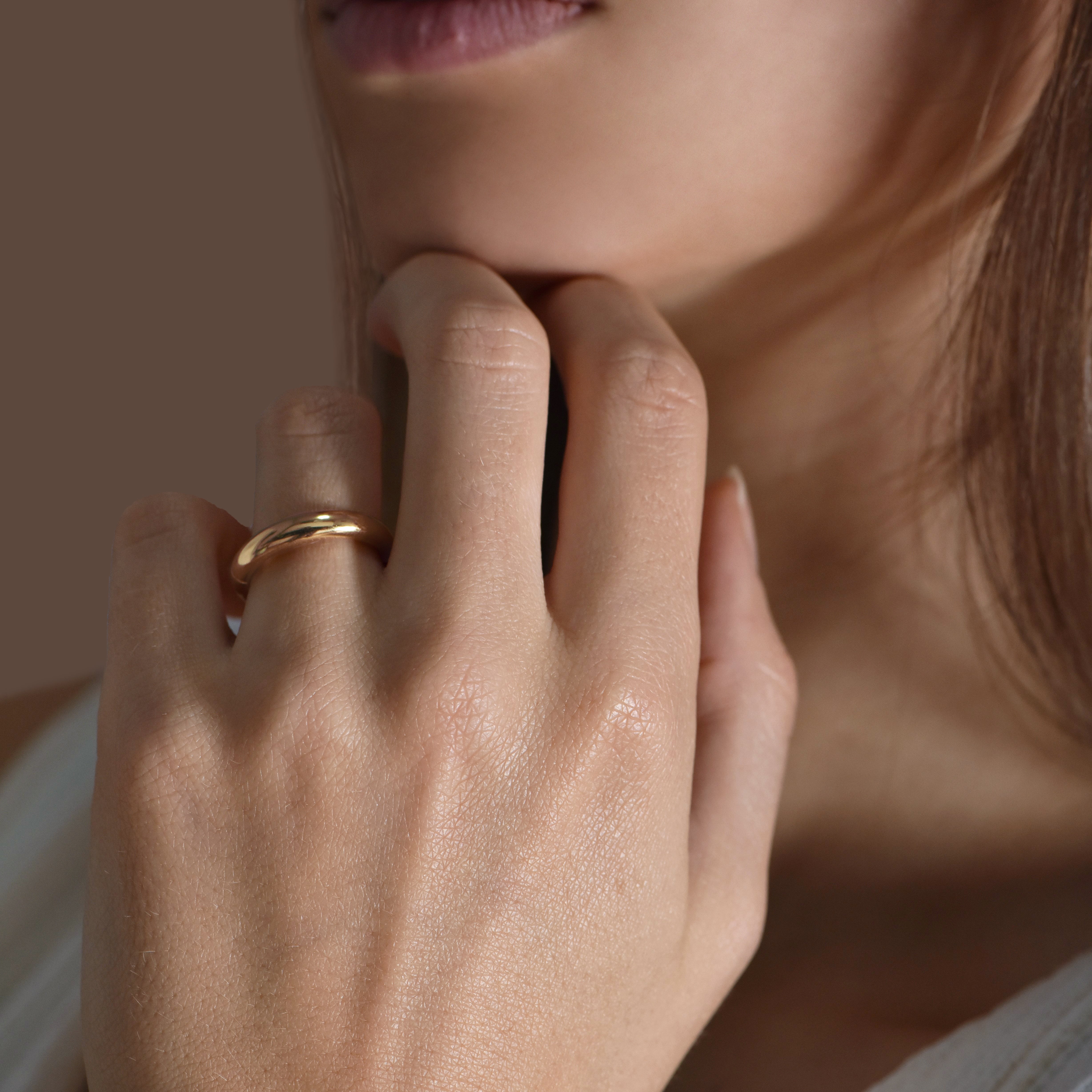 The Curvy 4.0 mm - red gold 18k – Wedding Band AGUAdeORO gold 18k – Front view