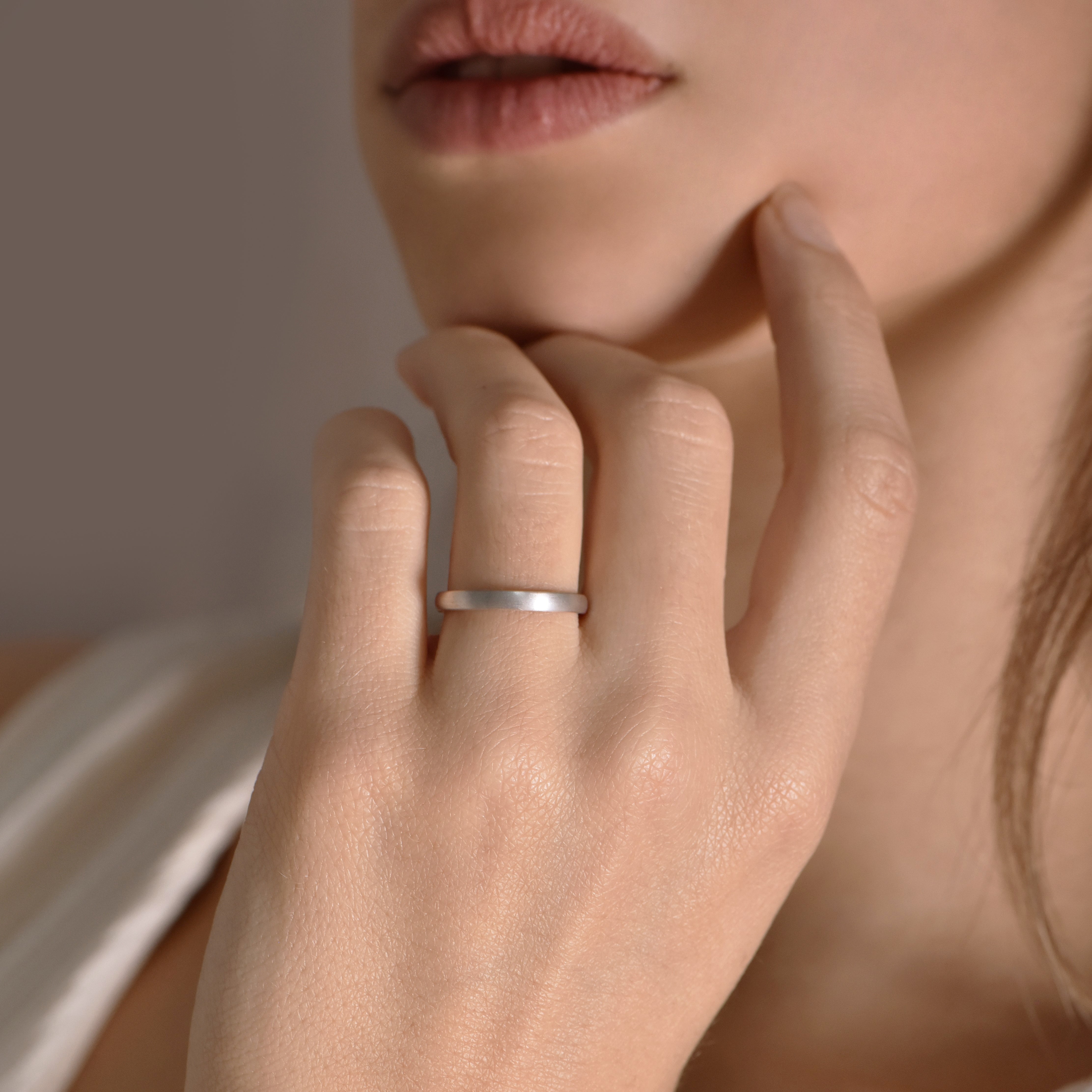 The Demycurvy 2.5 mm - whitegold 18k – Wedding Band AGUAdeORO gold 18k – Front view