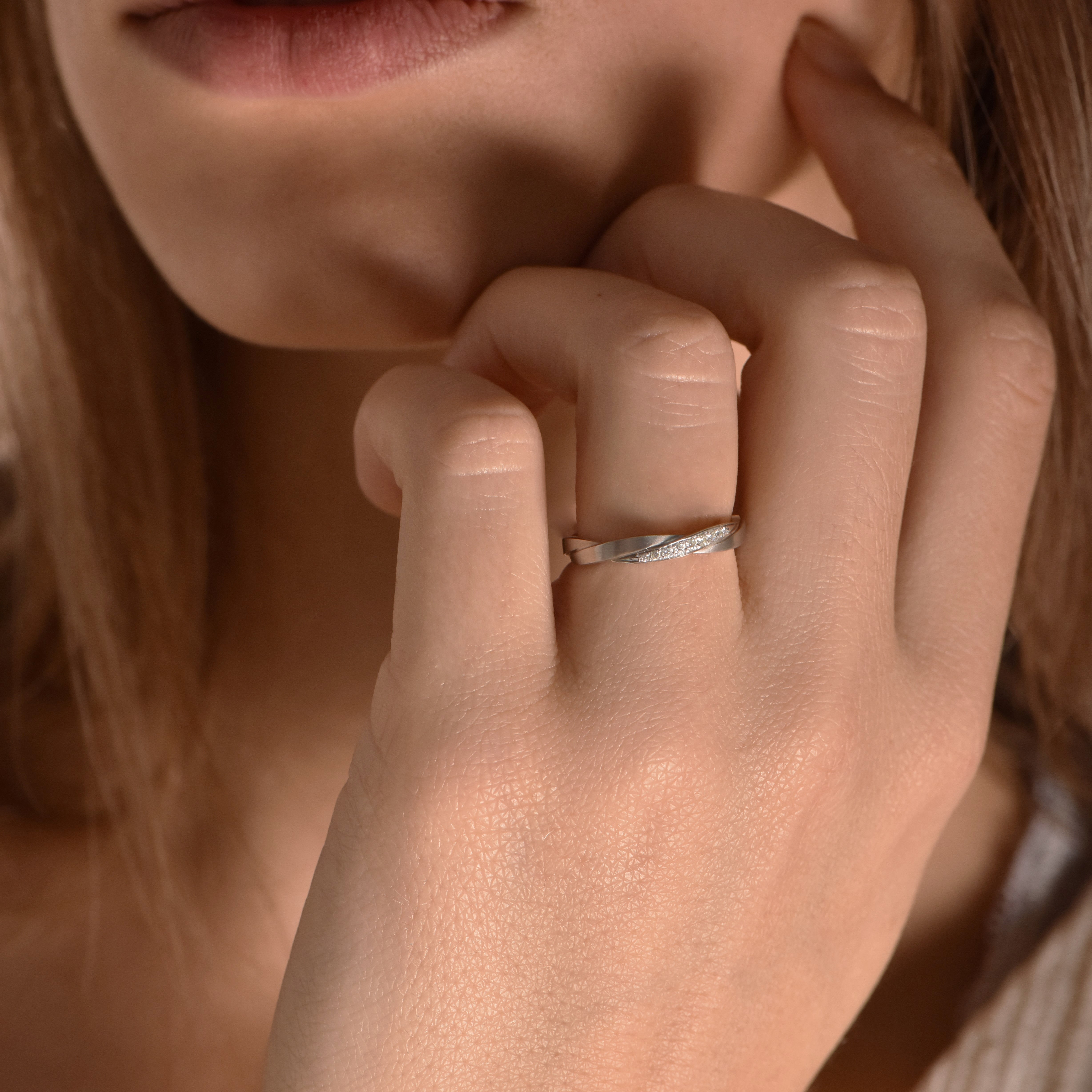 The Fancy Two-Ply Cord - oro blanco 18k – Alianzas de boda oro 18k – vista portada