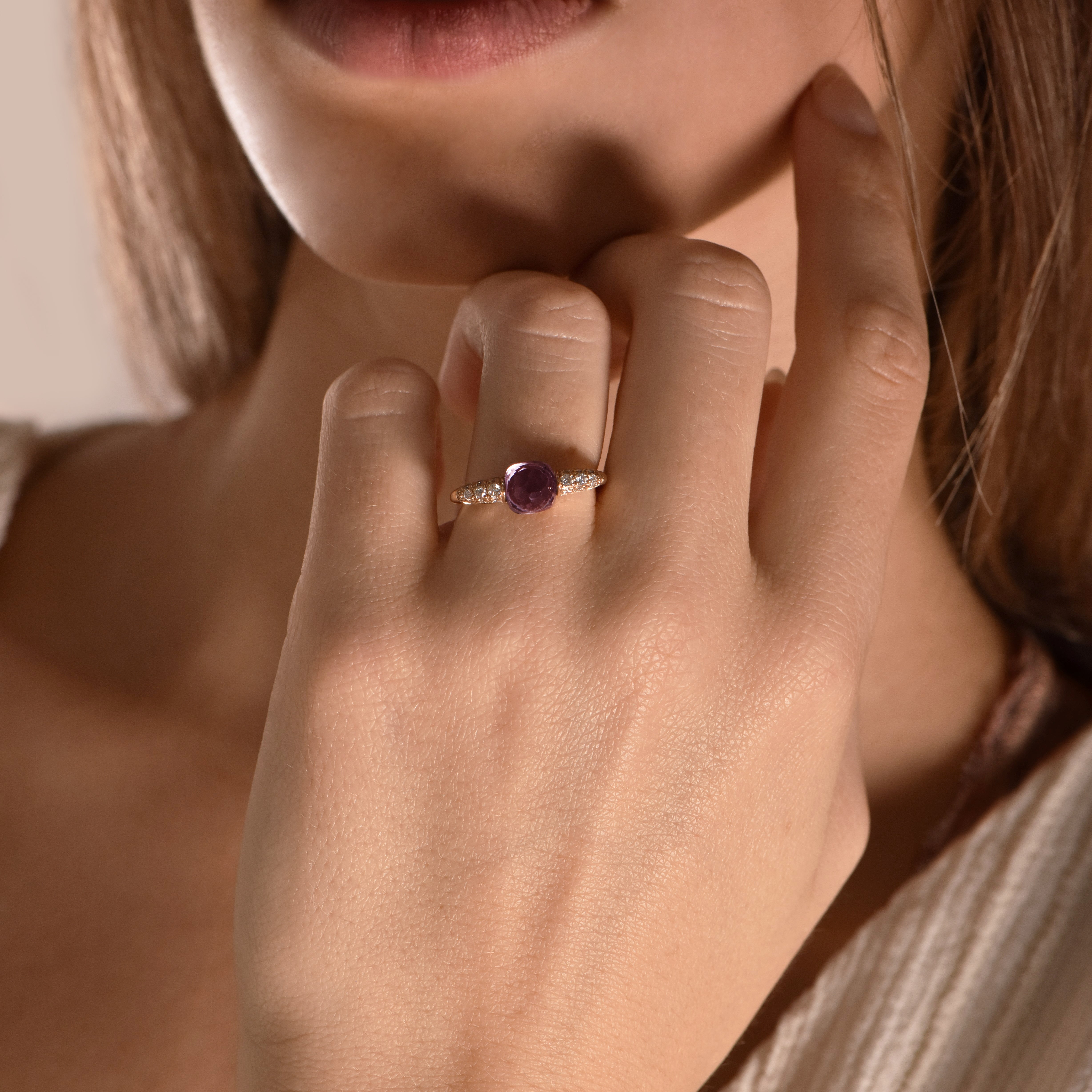 The Raspberry Ring - red gold 18k – Ring gold 18k – Worn view
