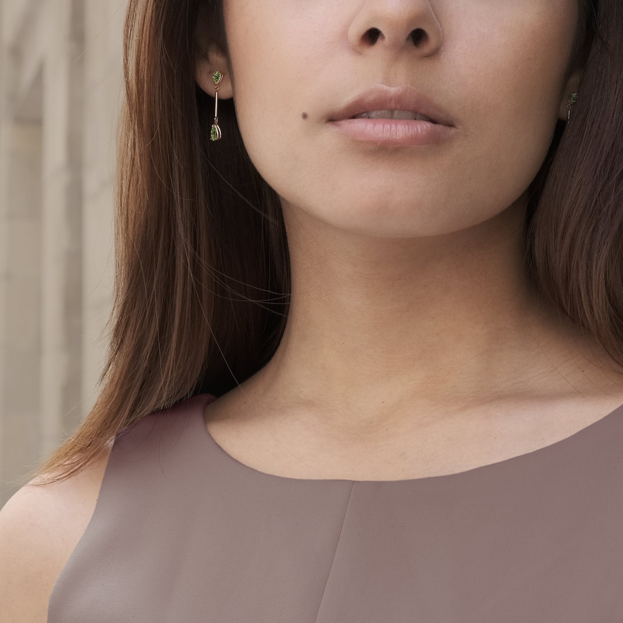 Boucles d’oreilles Ottava Alta Green – or rouge 18k – Boucle d'oreilles en or 18k – porté de face