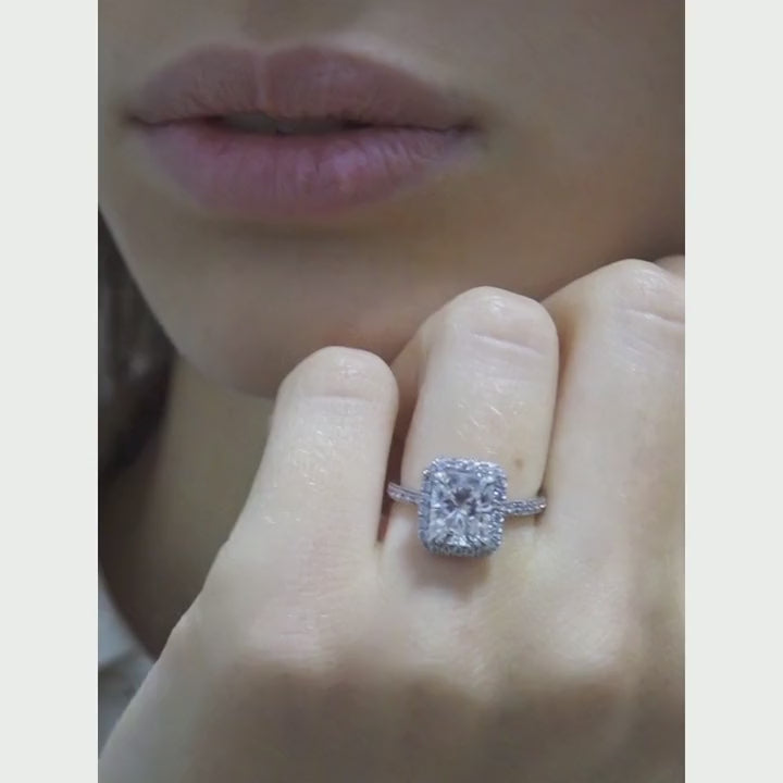The Sleeping Beauty 2.70 carats - platine 950 – Solitaire en or 18k – détail porté