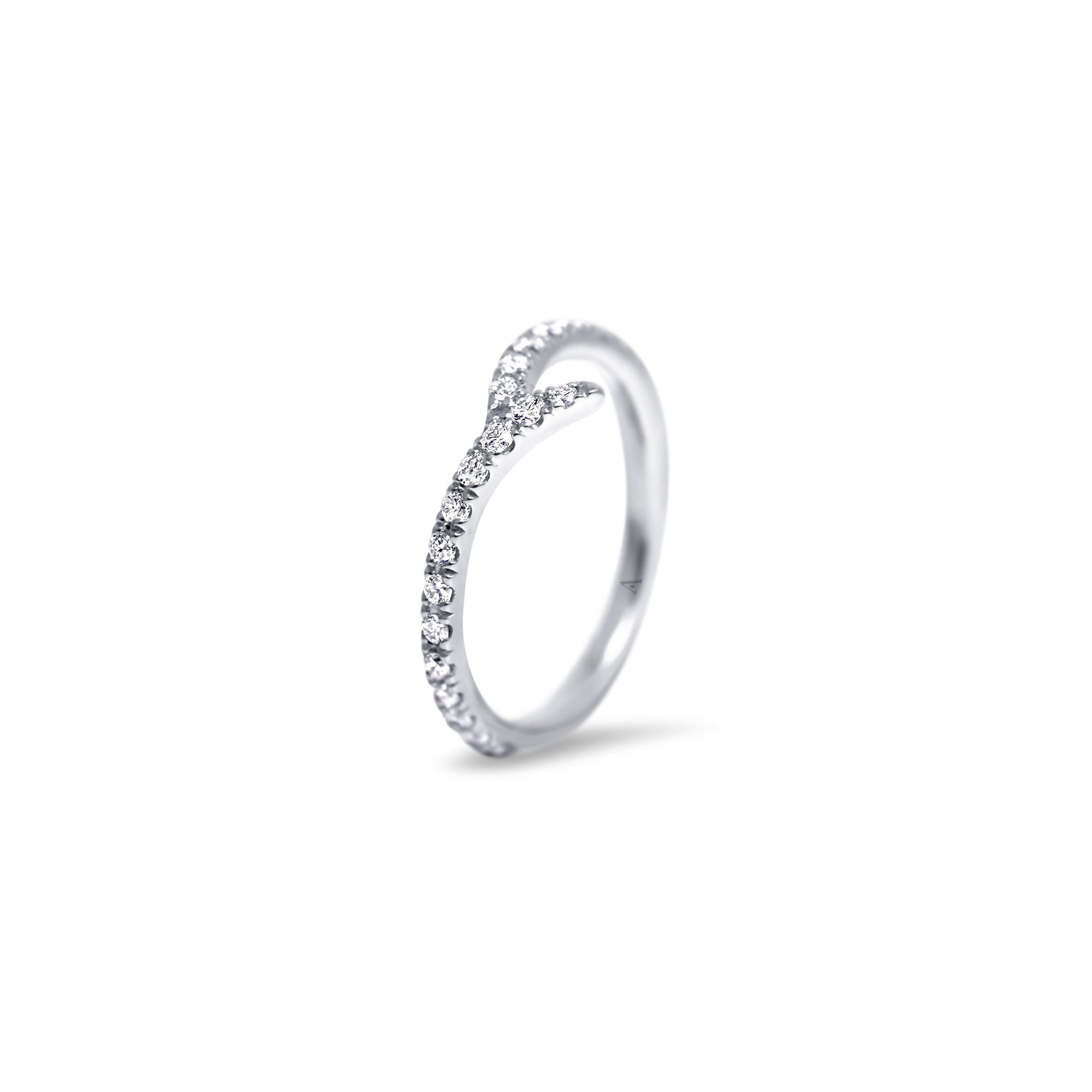 The Frozen Branch - platine 950 – Alliances AGUAdeORO et bagues en or 18k – porté de face