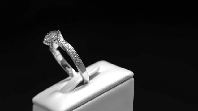 The Great Twist 1.30 carats - or blanc 18k – Solitaire en or 18k – vue de profil