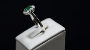 The Unique Green Leaf 0.75 carats - or blanc 18k – Solitaire en or 18k – vue de profil