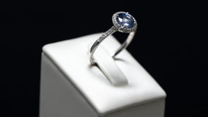 Pretty Blue Eyes - 0.80 carat - or jaune 18k – Solitaire en or 18k – vue de profil