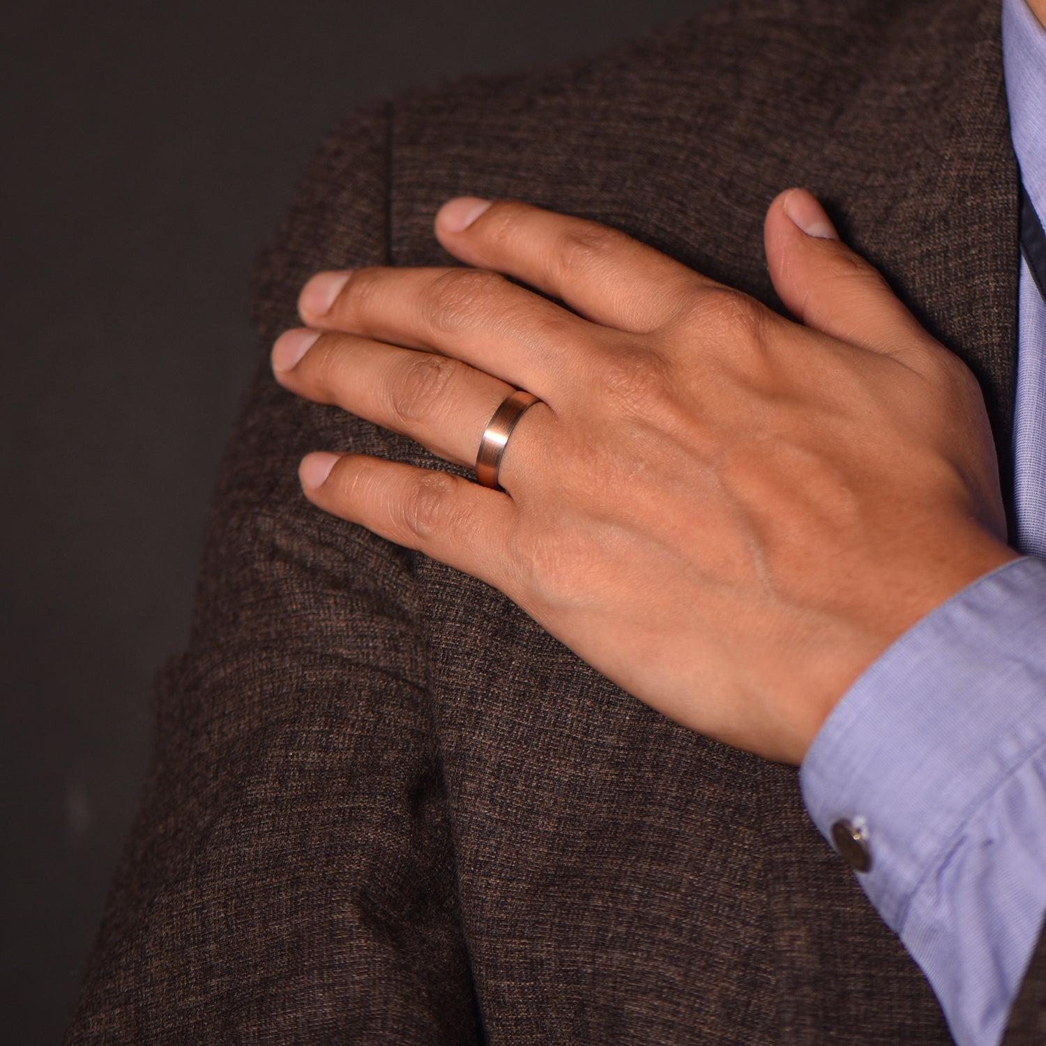 The Bichromatic Radiance - yellow gold and blanc 18k – Wedding Band AGUAdeORO gold 18k – Worn view