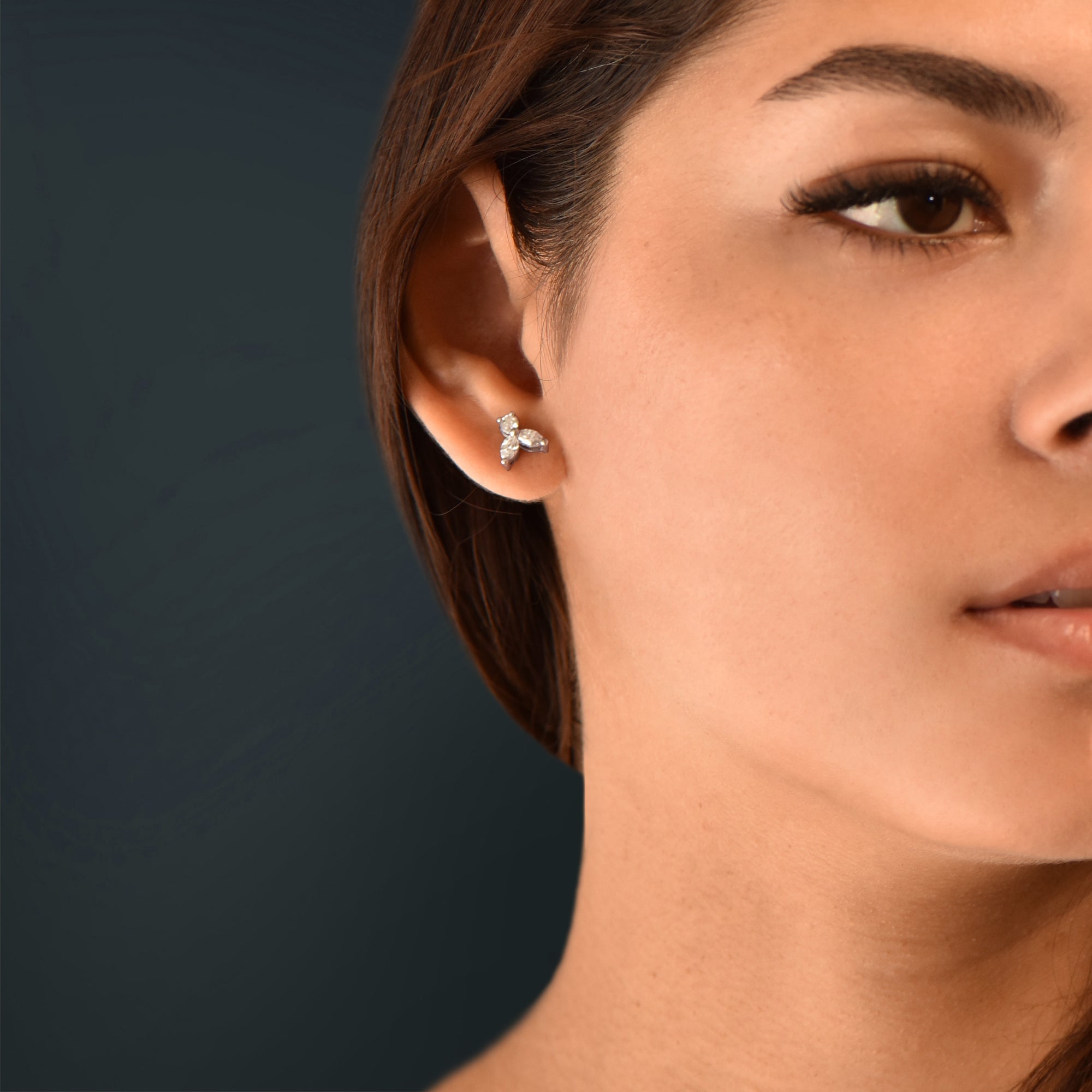 Earring Little Bee 1.00 carats - whitegold 18k – Earrings gold 18k – Side view