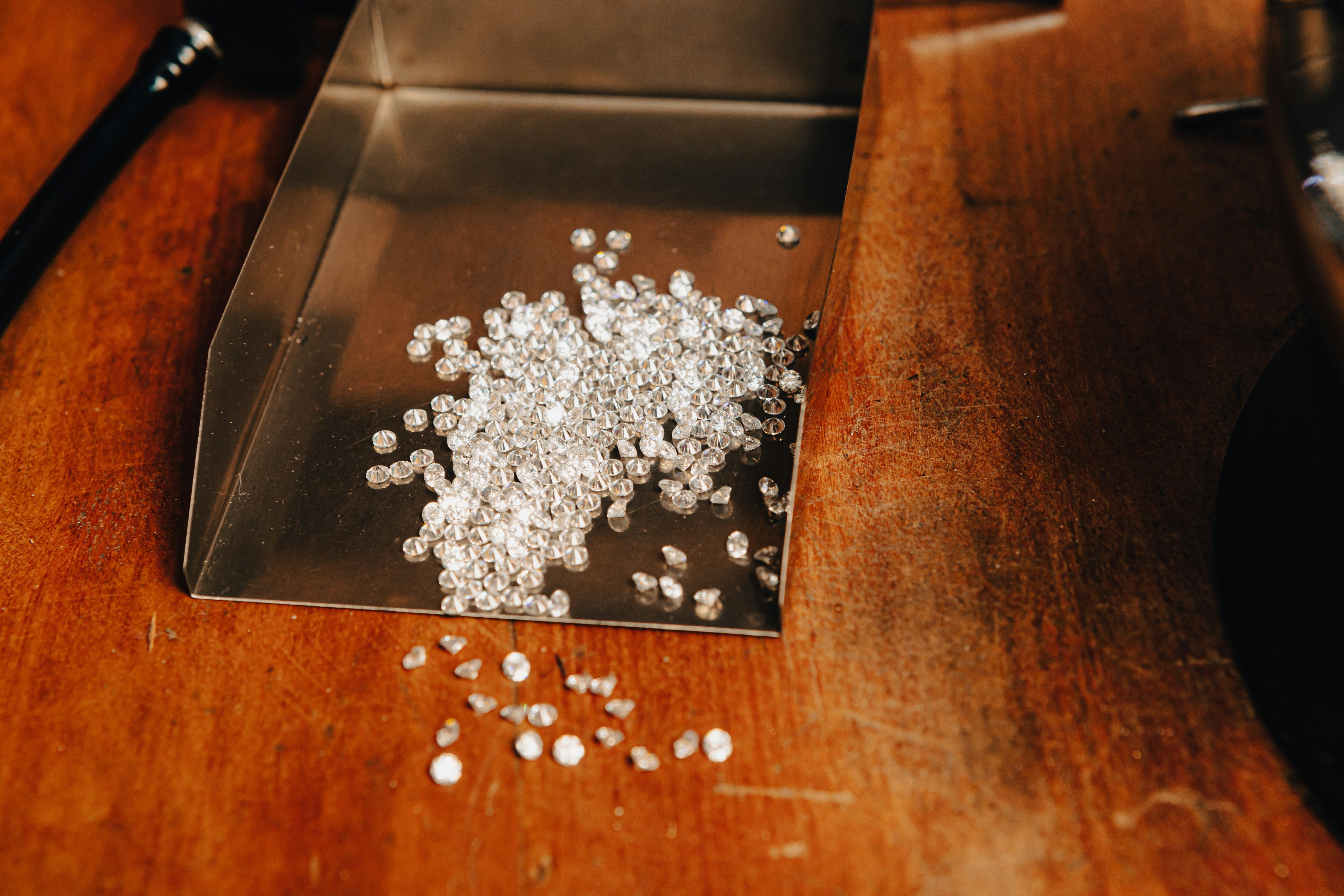 Guerre froide du diamant : comment les diamantaires sabotent les pierres de laboratoire