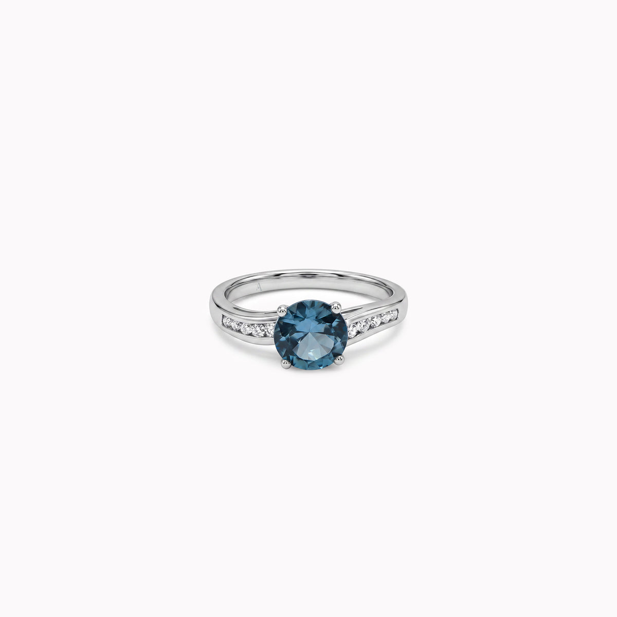 Curvy Blue – Aquamarine – 1.50 ct – 18k white gold