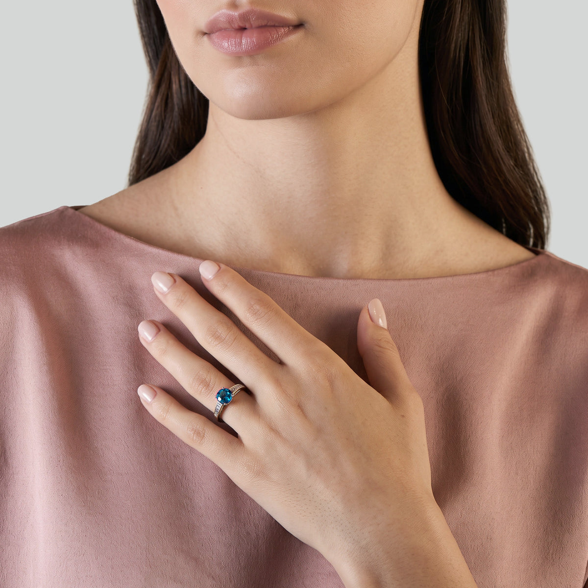 Curvy Blue - Aquamarin 1.50 Karat - Weissgold 18 K
