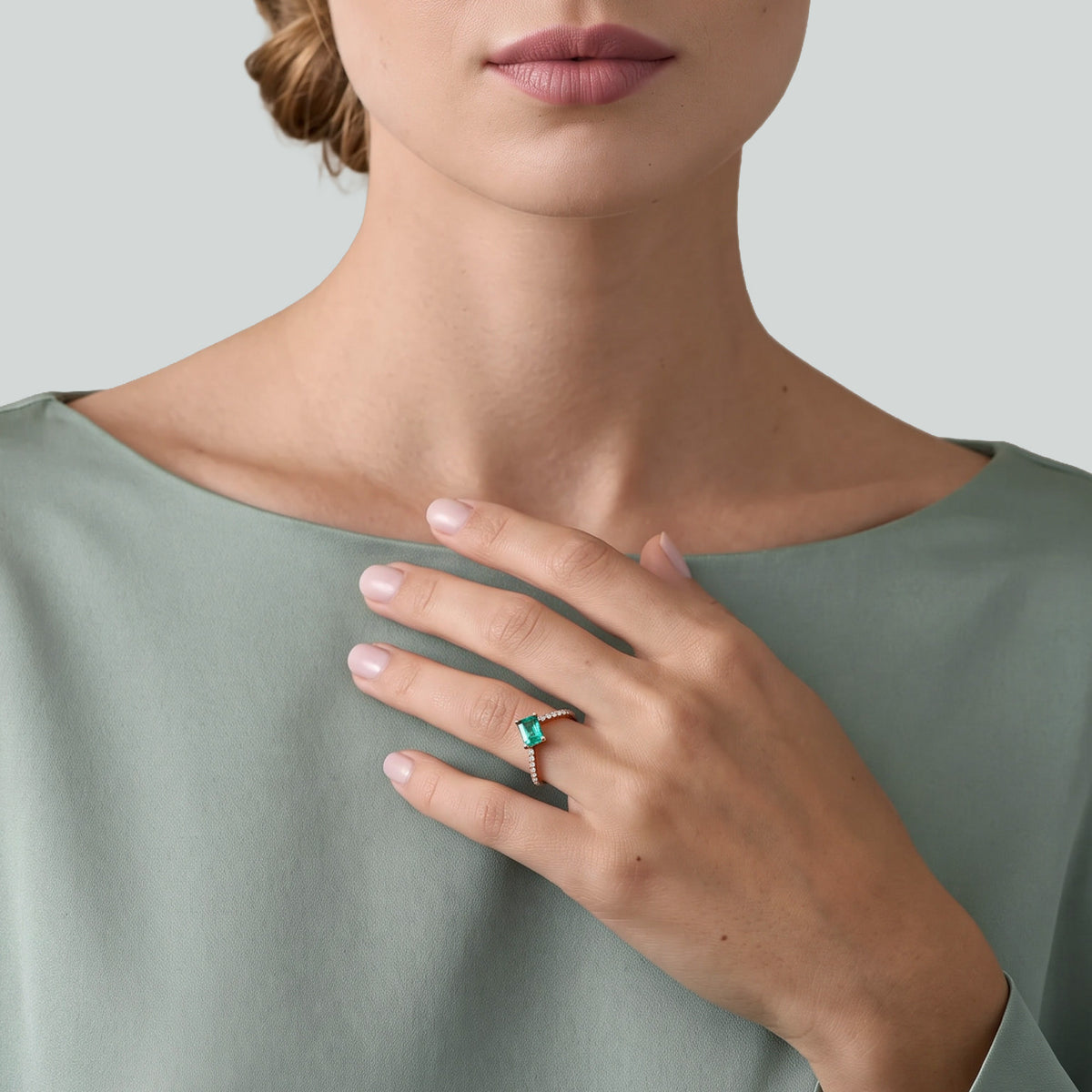 The Fancy Little Ice Skating Girl green – 0.75 ct – 18k red gold