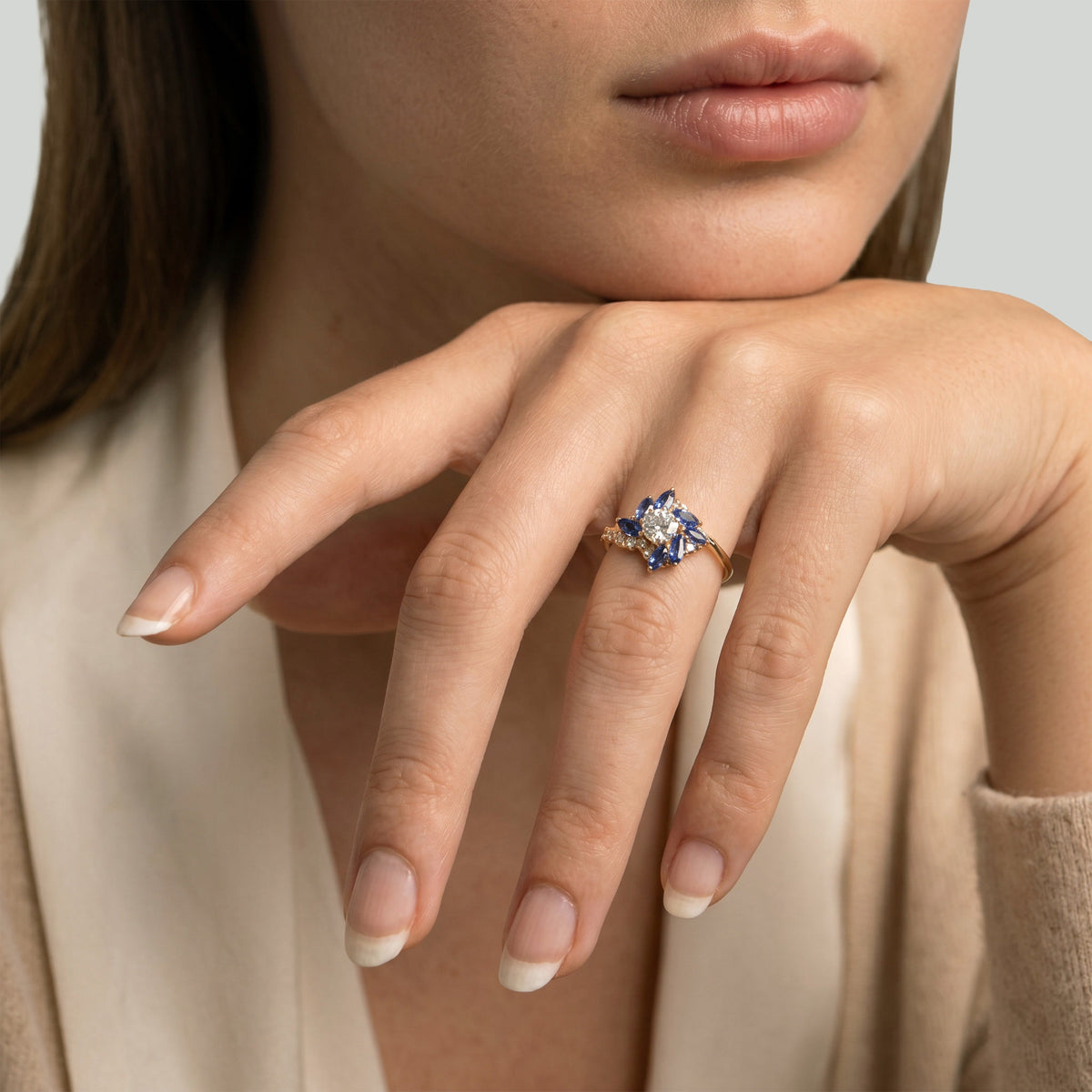Enigmatic Nightflower – 18k yellow gold
