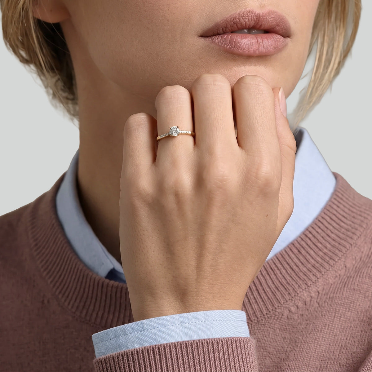 The Fancy V-shape M – 0.30 ct – 18k yellow gold