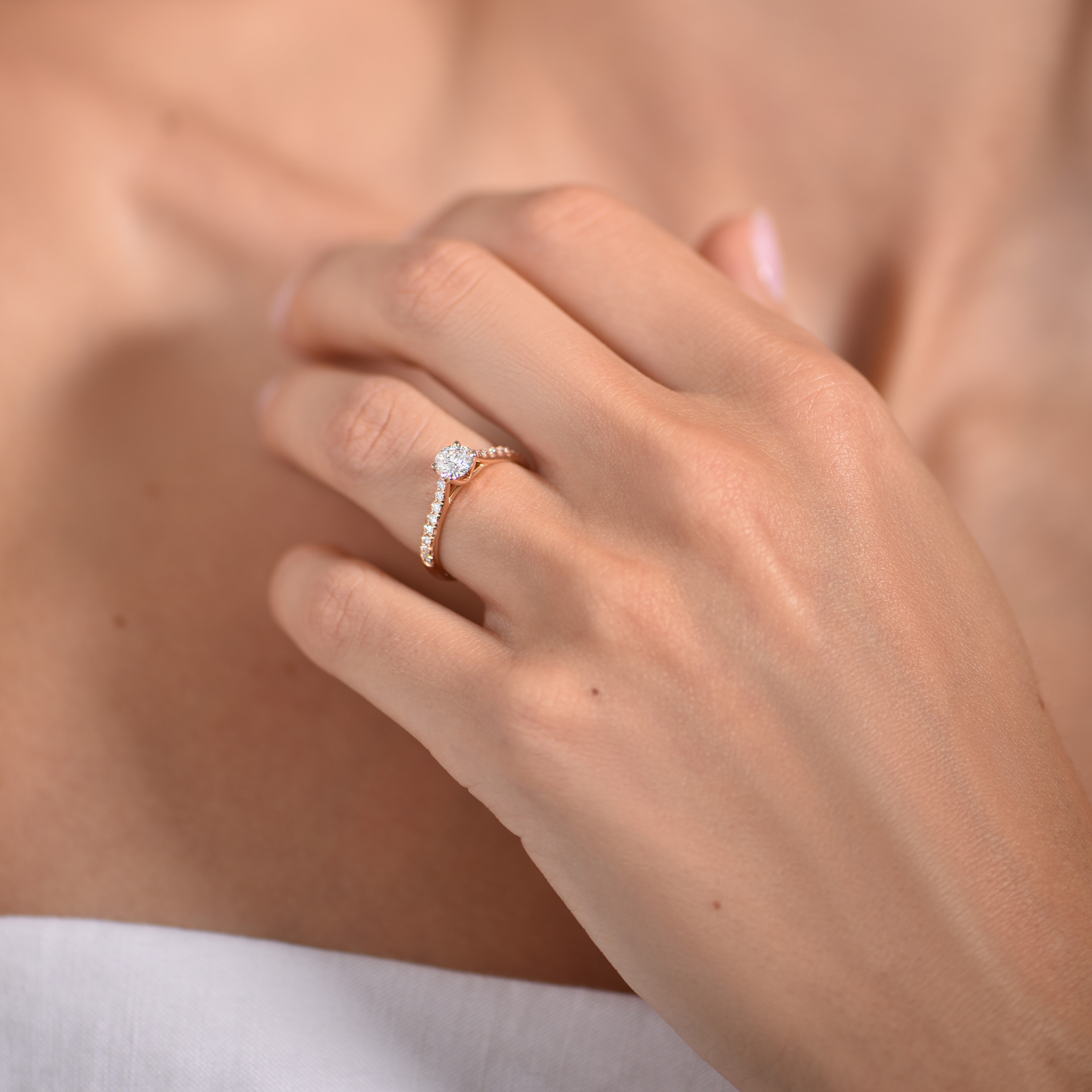 The Fancy V-shape 0.75 carats - or jaune 18k