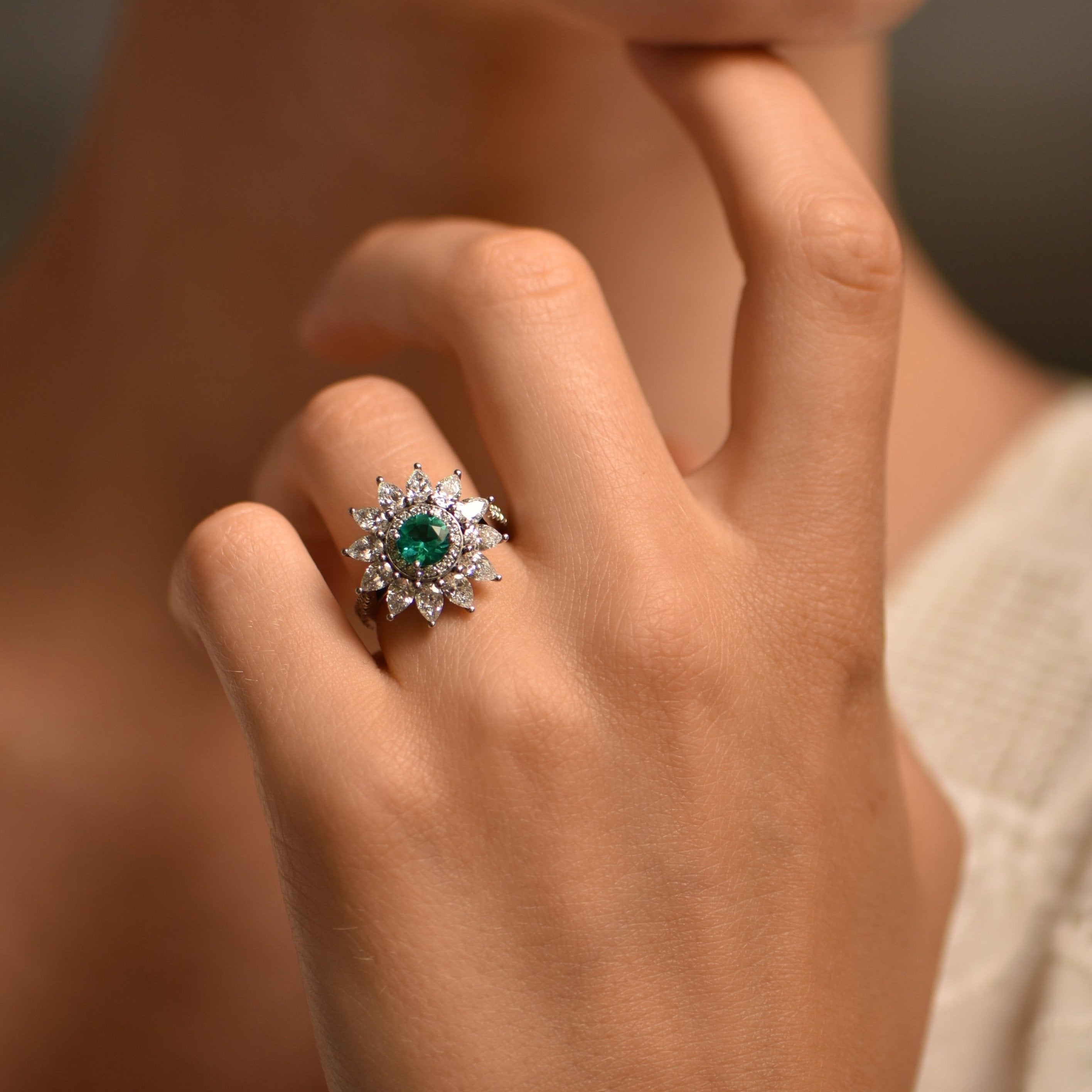 The fantastic Blooming Flower - 0.75 carat - or blanc 18k - AGUADEORO