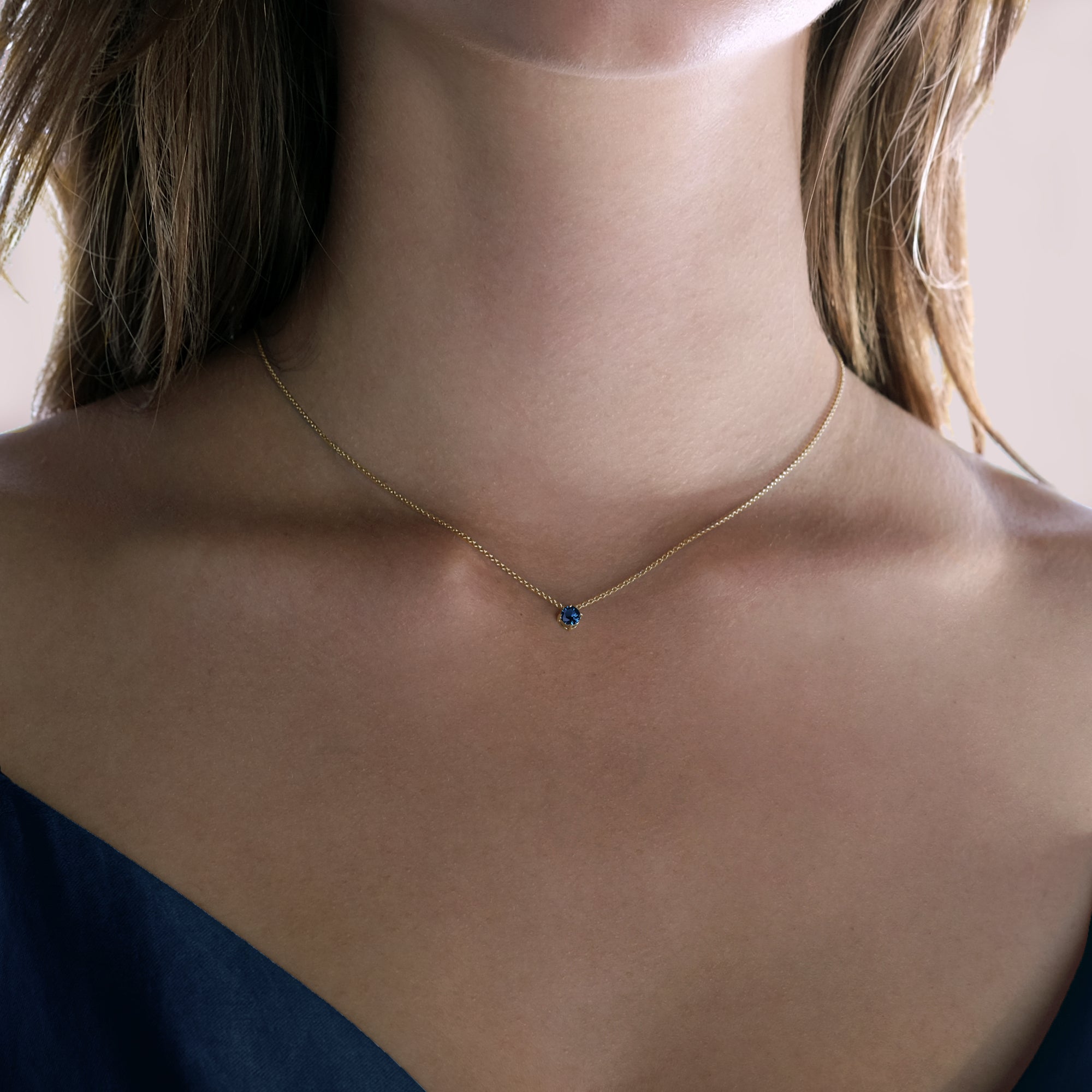Collier Solitaire saphir bleu  - or  jaune 18k - AGUADEORO