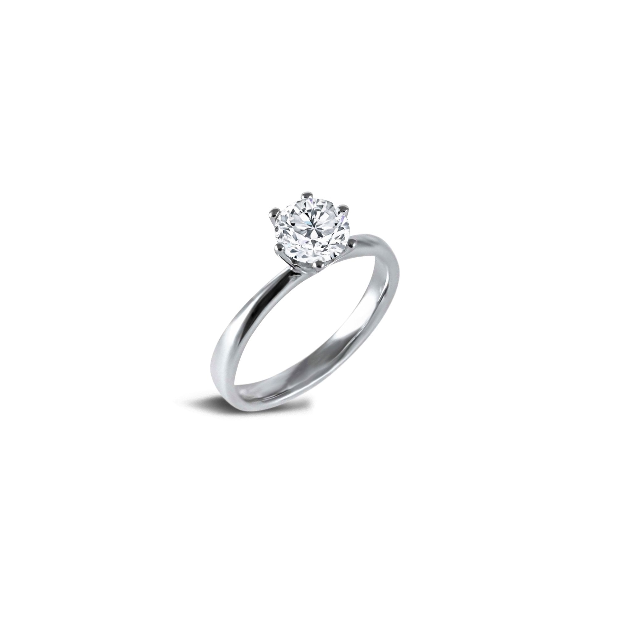 Ce solitaire classique aux lignes épurées est orné d'un simple diamant central taille brillant de 1ct.