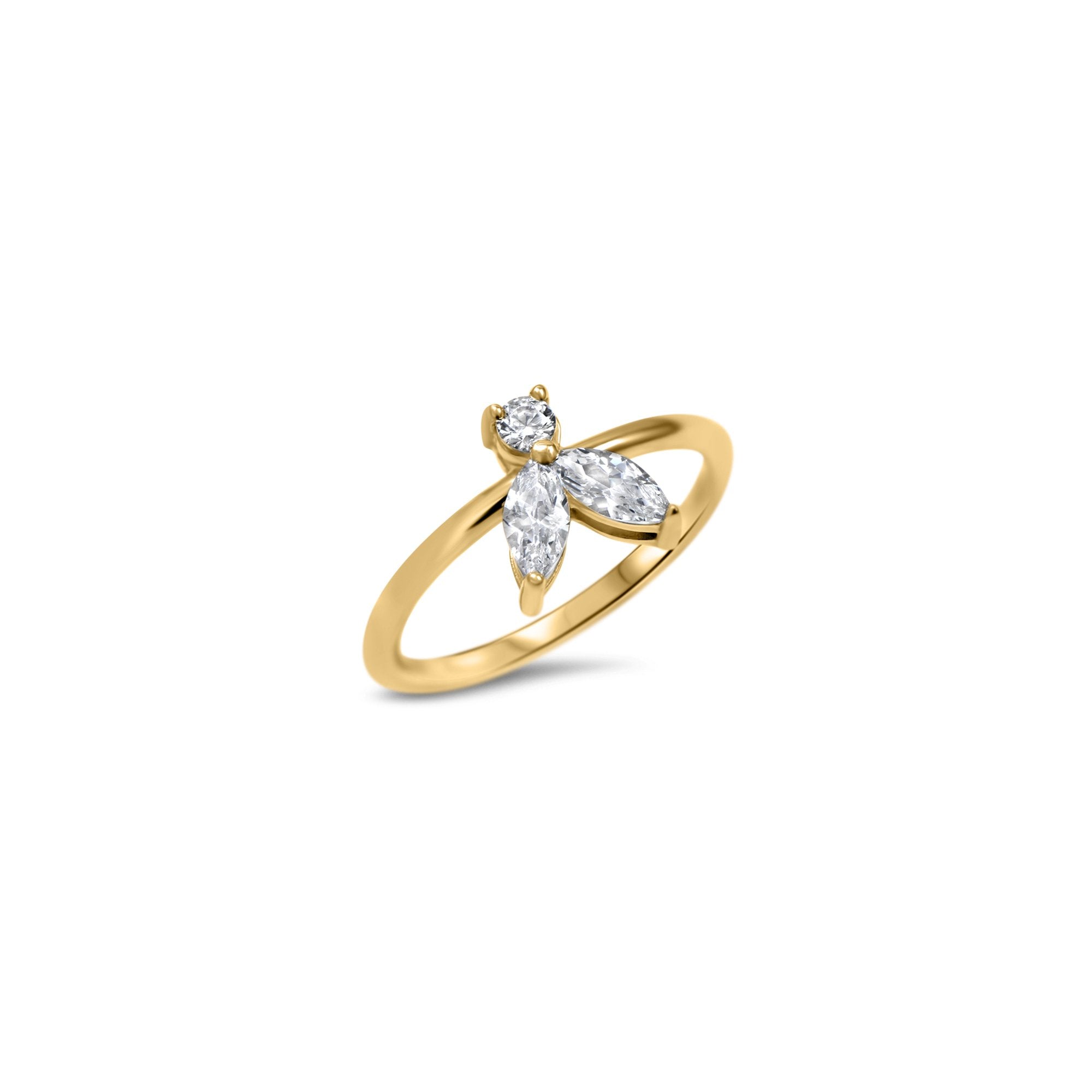 Ce solitaire, disponible en deux tailles, est orné d'un diamant taille brillant agrémenté de deux petits diamants taille navette.